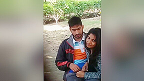 Exclusive- Hot Look Desi Girl Blowjob In Park