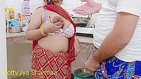 Kitchen Mein Chowmin Bana Rahi Desi Sister Ko Bhai Ne Ghodi Bana Kar Lapa Lap Choda