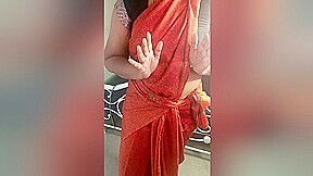 Saree Mami Seducing