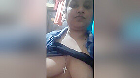 Today Exclusive-desi Girl Showing Boobs To Lover