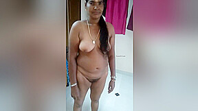 Today Exclusive- Desi Mallu Maid Showing Her Boobs And Pussy Shows To House Owner 2