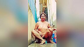 Today Exclusive-sexy Bhabhi Bathing