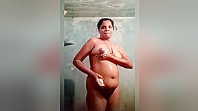 Today Exclusive- Tamil Bhabhi Record Her Bathing Video 3