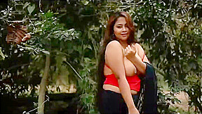 Indian Hot Model Parna Big Boobs